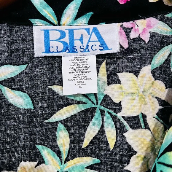 BFA Classics Women’s Vintage Floral‎ Hawaiian Button Down Shirt - Picture 8 of 8